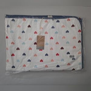 NWT Kyte Baby Toddler Blanket in Multi Hearts with Steel Background 1.0 Tog
